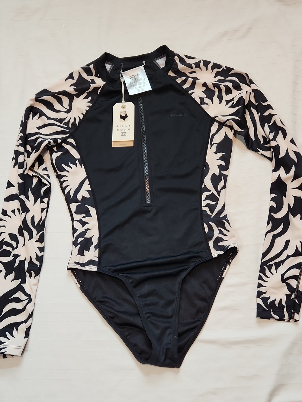 Billabong Black and Beige Floral-Print Long Sleeve Zip Front Swimsuit Sz M